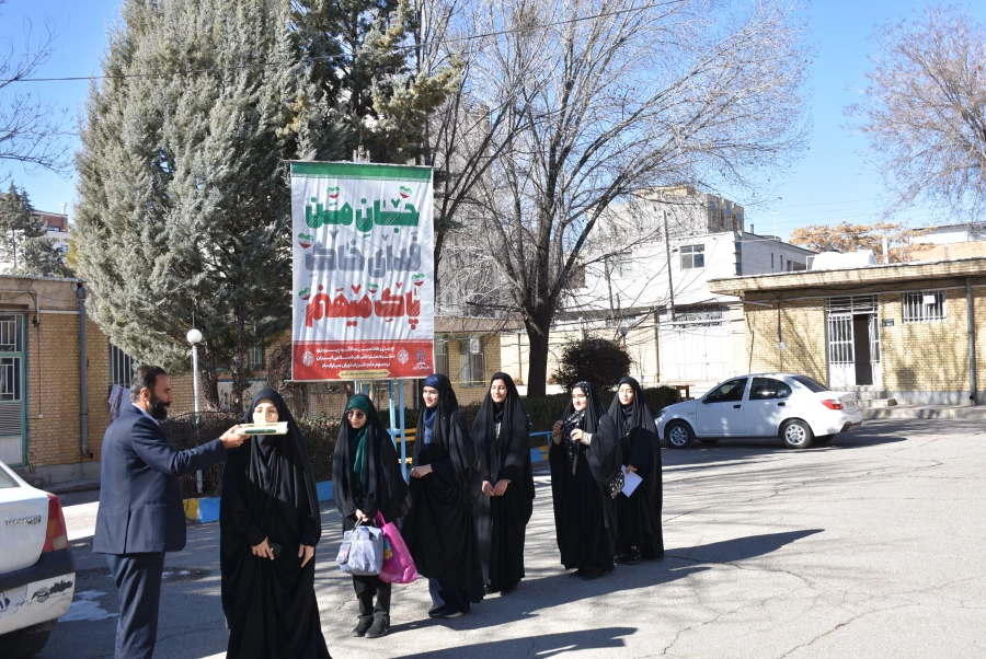 خادمان جوان در میلاد حضرت مهدی (عج) در مسجد جمکران، ندای انتظار را به گوش جهان می رسانند 8