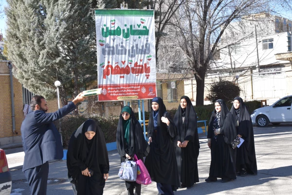 خادمان جوان در میلاد حضرت مهدی (عج) در مسجد جمکران، ندای انتظار را به گوش جهان می رسانند 9