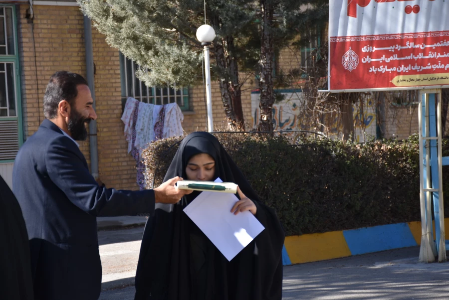 خادمان جوان در میلاد حضرت مهدی (عج) در مسجد جمکران، ندای انتظار را به گوش جهان می رسانند 11