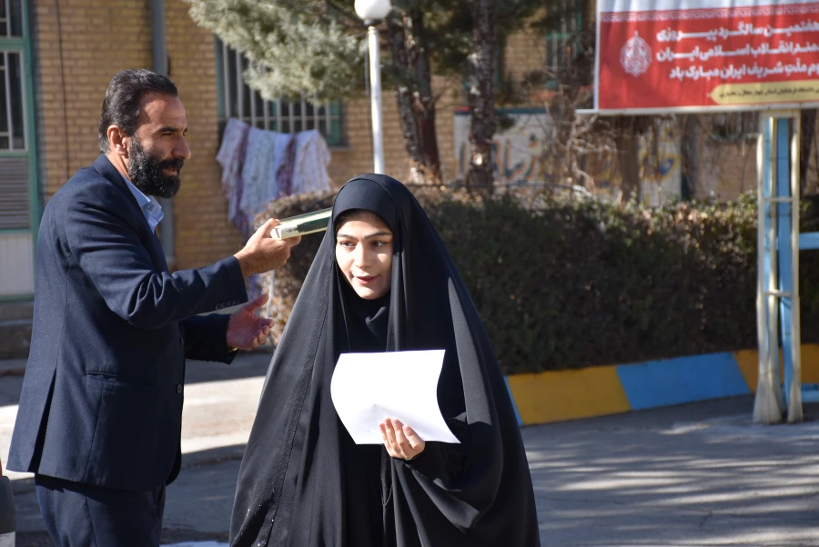 خادمان جوان در میلاد حضرت مهدی (عج) در مسجد جمکران، ندای انتظار را به گوش جهان می رسانند 12