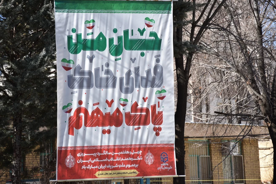 خادمان جوان در میلاد حضرت مهدی (عج) در مسجد جمکران، ندای انتظار را به گوش جهان می رسانند 13