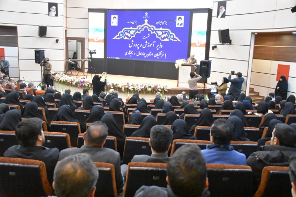 تصاویری از دیدار سرپرست مدیریت دانشگاه فرهنگیان و حمعی از کارمندان و دانشجو معلمان با وزیر آموزش و پرورش  8