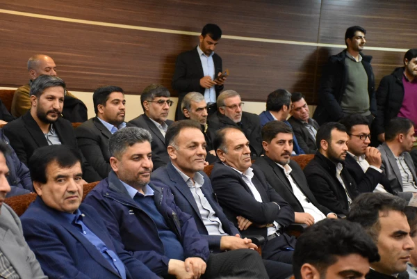 تصاویری از دیدار سرپرست مدیریت دانشگاه فرهنگیان و حمعی از کارمندان و دانشجو معلمان با وزیر آموزش و پرورش  11