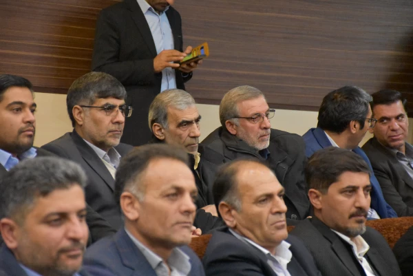 تصاویری از دیدار سرپرست مدیریت دانشگاه فرهنگیان و حمعی از کارمندان و دانشجو معلمان با وزیر آموزش و پرورش  12