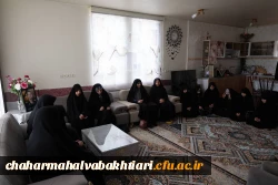 تصاویری از ادای احترام سرپرست دانشگاه فرهنگیان استان به خانواده شهید سید حسین حسینی