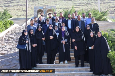 تصاویری ازآیین پیاده روی و زیارت قبور مطهر شهدای گمنام شهرکرد توسط کارکنان دانشگاه فرهنگیان استان چهارمحال و بختیاری
