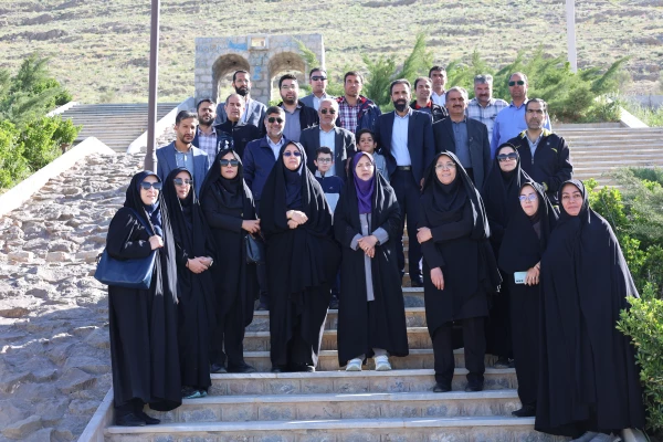 تصاویری ازآیین پیاده روی و زیارت قبور مطهر شهدای گمنام شهرکرد توسط کارکنان دانشگاه فرهنگیان استان چهارمحال و بختیاری 2