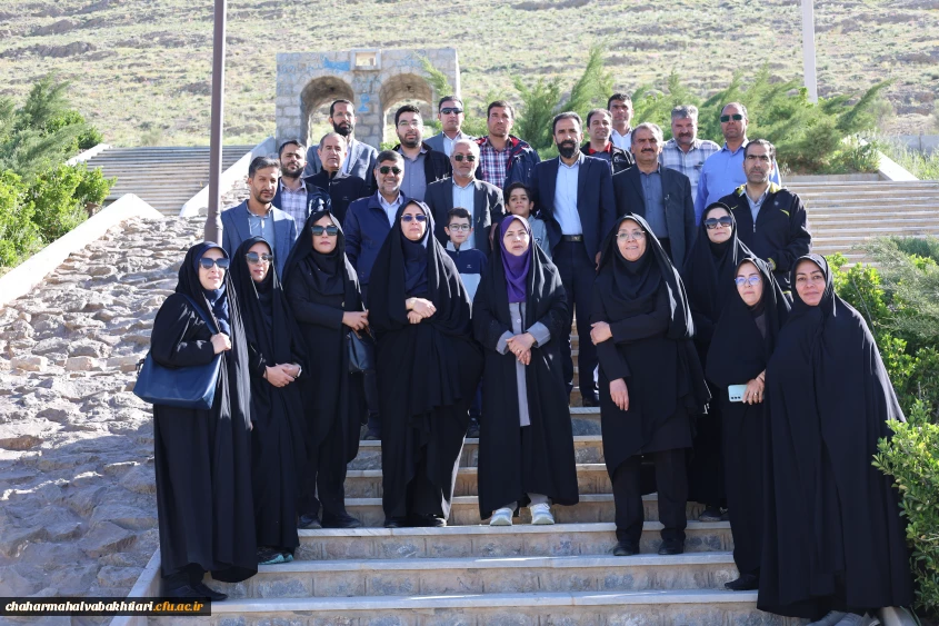 تصاویری ازآیین پیاده روی و زیارت قبور مطهر شهدای گمنام شهرکرد توسط کارکنان دانشگاه فرهنگیان استان چهارمحال و بختیاری