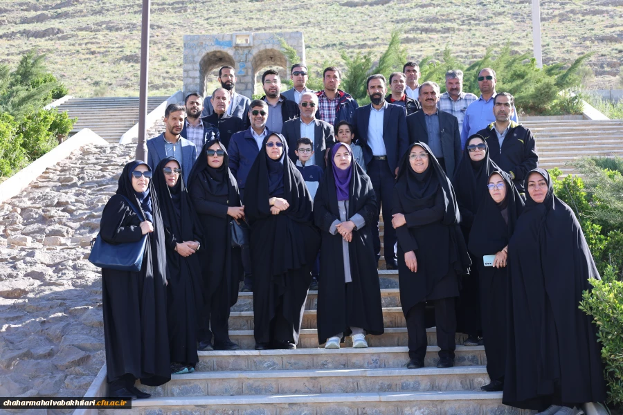 تصاویری ازآیین پیاده روی و زیارت قبور مطهر شهدای گمنام شهرکرد توسط کارکنان دانشگاه فرهنگیان استان چهارمحال و بختیاری 2