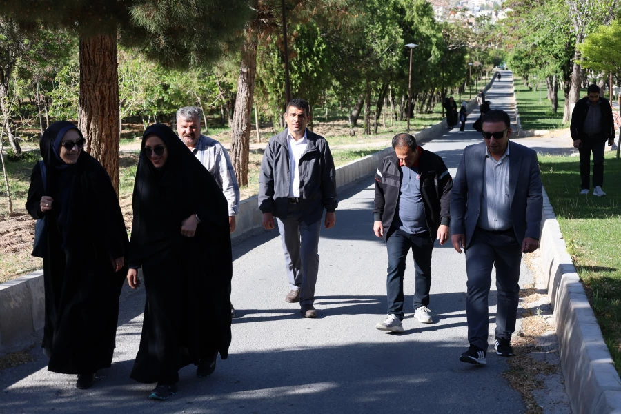 تصاویری ازآیین پیاده روی و زیارت قبور مطهر شهدای گمنام شهرکرد توسط کارکنان دانشگاه فرهنگیان استان چهارمحال و بختیاری 5