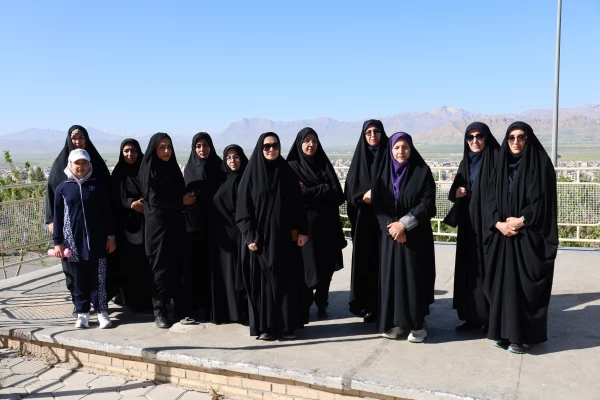 تصاویری ازآیین پیاده روی و زیارت قبور مطهر شهدای گمنام شهرکرد توسط کارکنان دانشگاه فرهنگیان استان چهارمحال و بختیاری 8