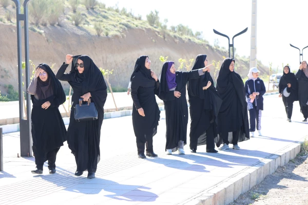 تصاویری ازآیین پیاده روی و زیارت قبور مطهر شهدای گمنام شهرکرد توسط کارکنان دانشگاه فرهنگیان استان چهارمحال و بختیاری 11