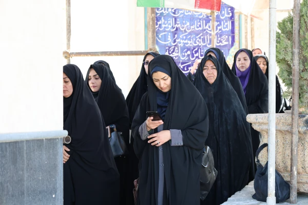 تصاویری ازآیین پیاده روی و زیارت قبور مطهر شهدای گمنام شهرکرد توسط کارکنان دانشگاه فرهنگیان استان چهارمحال و بختیاری 15