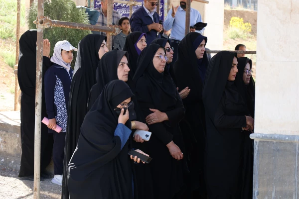 تصاویری ازآیین پیاده روی و زیارت قبور مطهر شهدای گمنام شهرکرد توسط کارکنان دانشگاه فرهنگیان استان چهارمحال و بختیاری 16