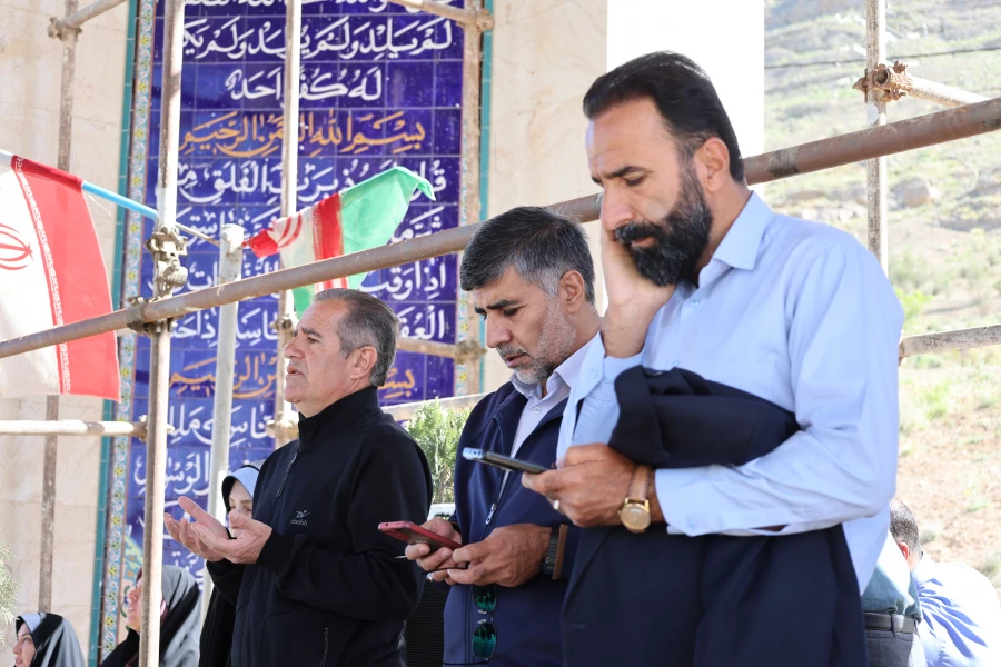 تصاویری ازآیین پیاده روی و زیارت قبور مطهر شهدای گمنام شهرکرد توسط کارکنان دانشگاه فرهنگیان استان چهارمحال و بختیاری 18