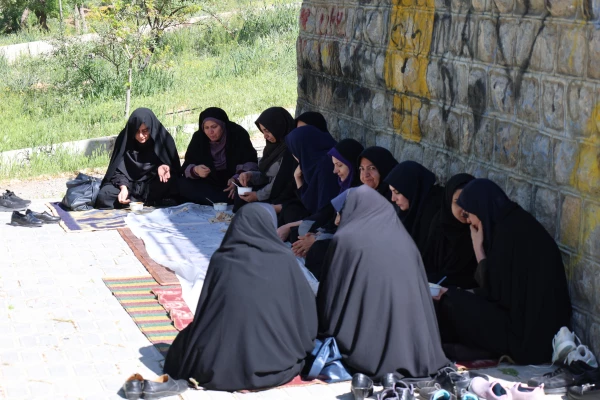 تصاویری ازآیین پیاده روی و زیارت قبور مطهر شهدای گمنام شهرکرد توسط کارکنان دانشگاه فرهنگیان استان چهارمحال و بختیاری 20