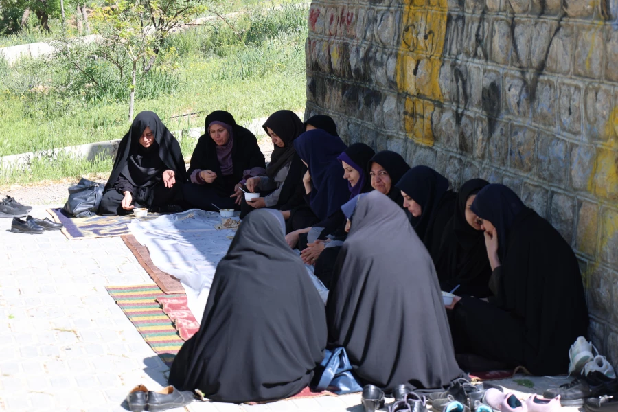 تصاویری ازآیین پیاده روی و زیارت قبور مطهر شهدای گمنام شهرکرد توسط کارکنان دانشگاه فرهنگیان استان چهارمحال و بختیاری 20