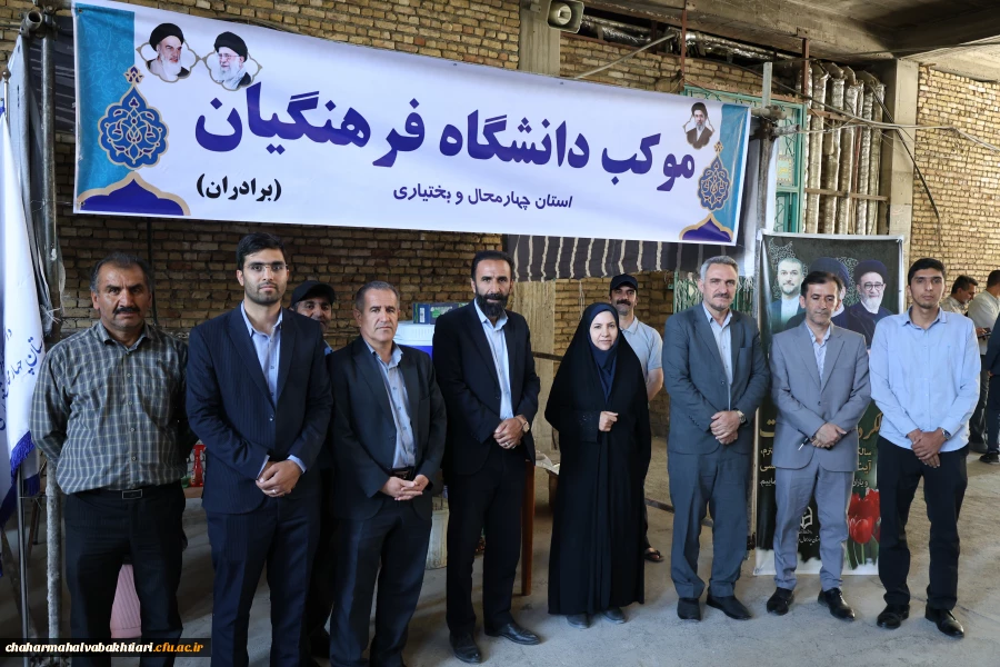 تصاویری از مواکب و میزخدمت دانشگاه فرهنگیان استان در نماز جمعه 