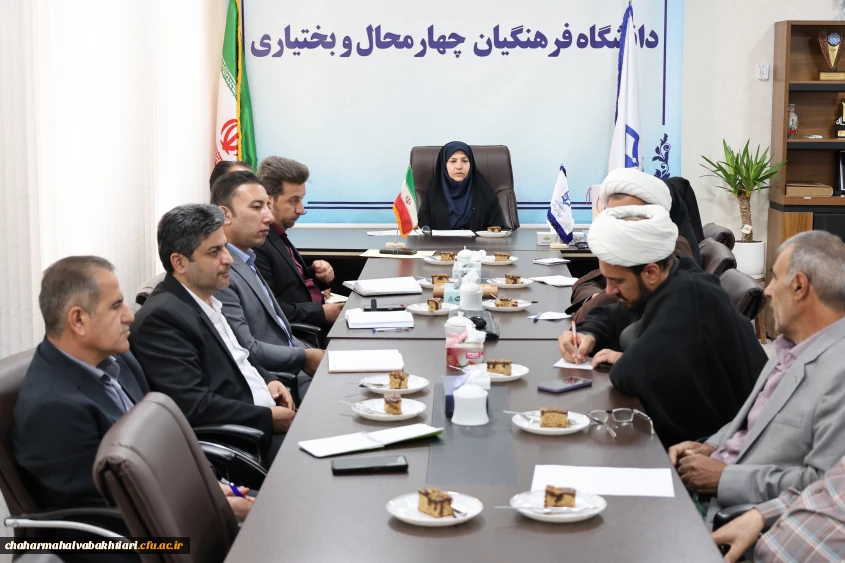 تأکید سرپرست دانشگاه فرهنگیان استان بر نقش راهبردی پژوهش و لزوم جمع آوری ایده های علمی درباره تأثیر نماز بر کاهش آسیب های اجتماعی