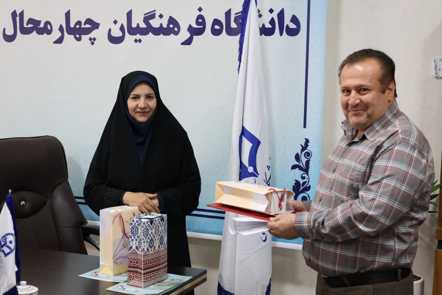 تأکید سرپرست دانشگاه فرهنگیان استان بر نقش راهبردی پژوهش و لزوم جمع آوری ایده های علمی درباره تأثیر نماز بر کاهش آسیب های اجتماعی 7